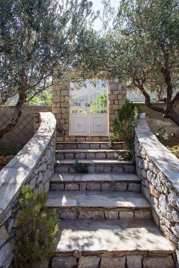 Lady Of Hydra Villa, Sea Front View, Private Beach Екстер'єр фото