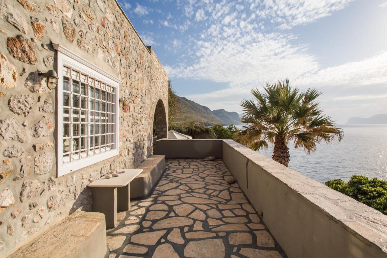 Lady Of Hydra Villa, Sea Front View, Private Beach Екстер'єр фото