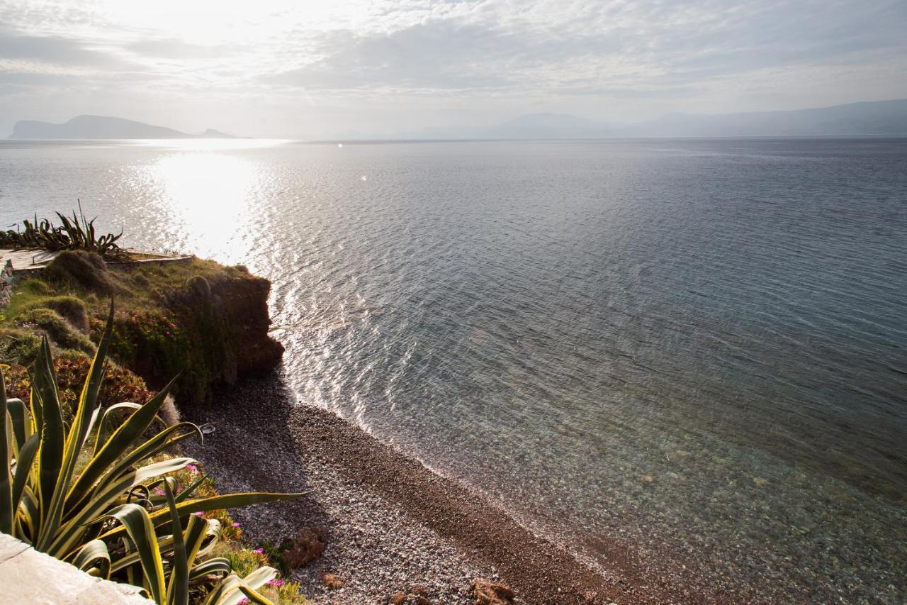 Lady Of Hydra Villa, Sea Front View, Private Beach Екстер'єр фото