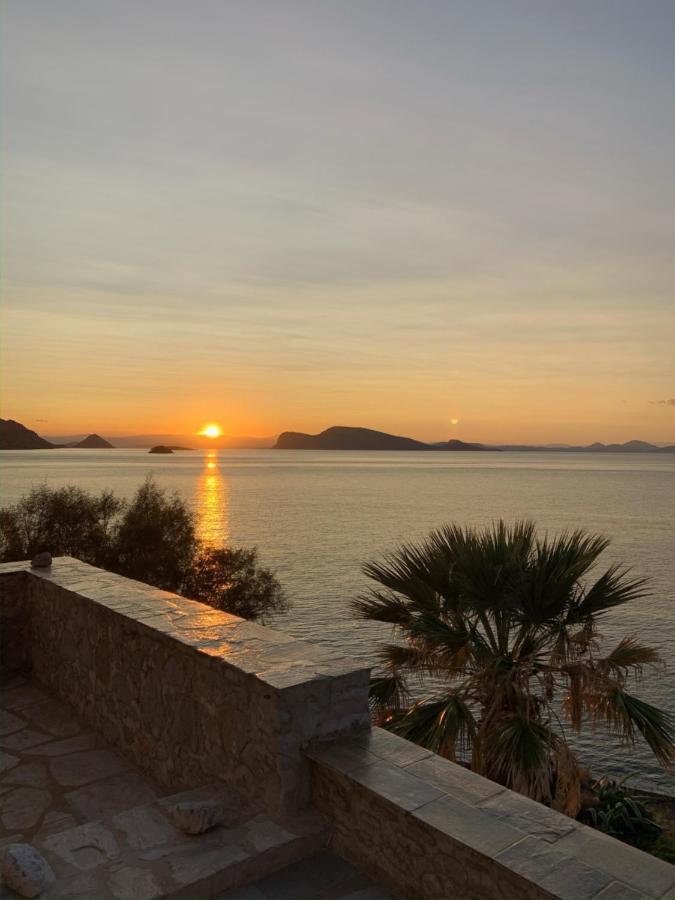 Lady Of Hydra Villa, Sea Front View, Private Beach Екстер'єр фото